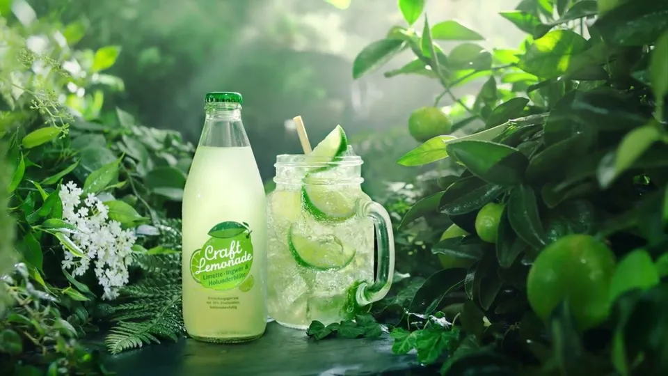 Still from the spot FELDSCHLÖSSCHEN – LEMONADE