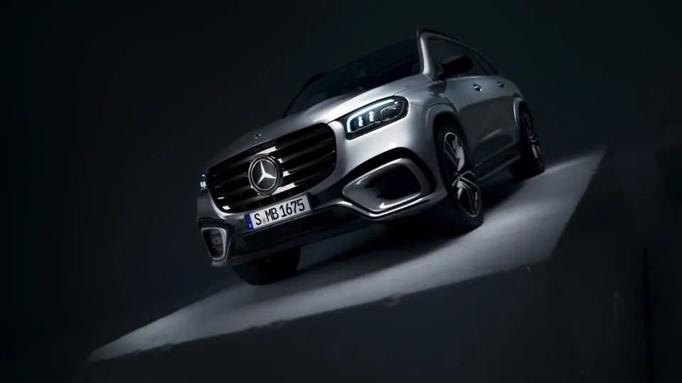 Still from the spot MERCEDES-BENZ – GLS