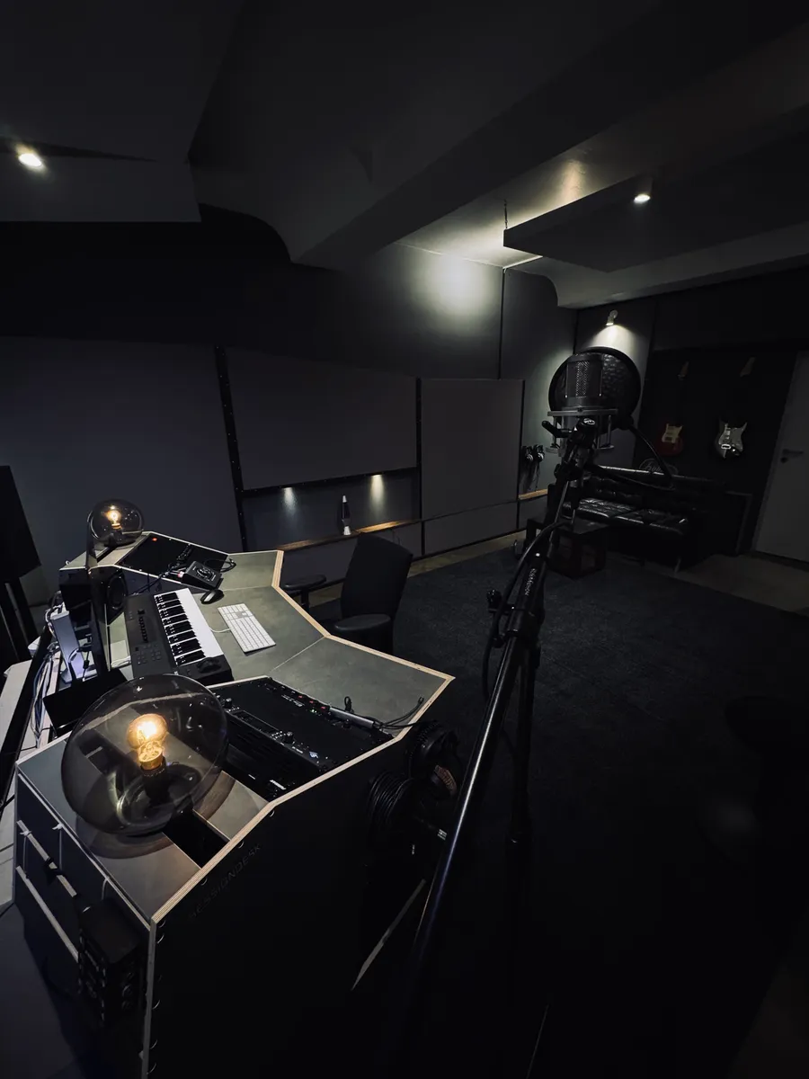 J.O.D Studio Hamburg – Recording room with vocal booth